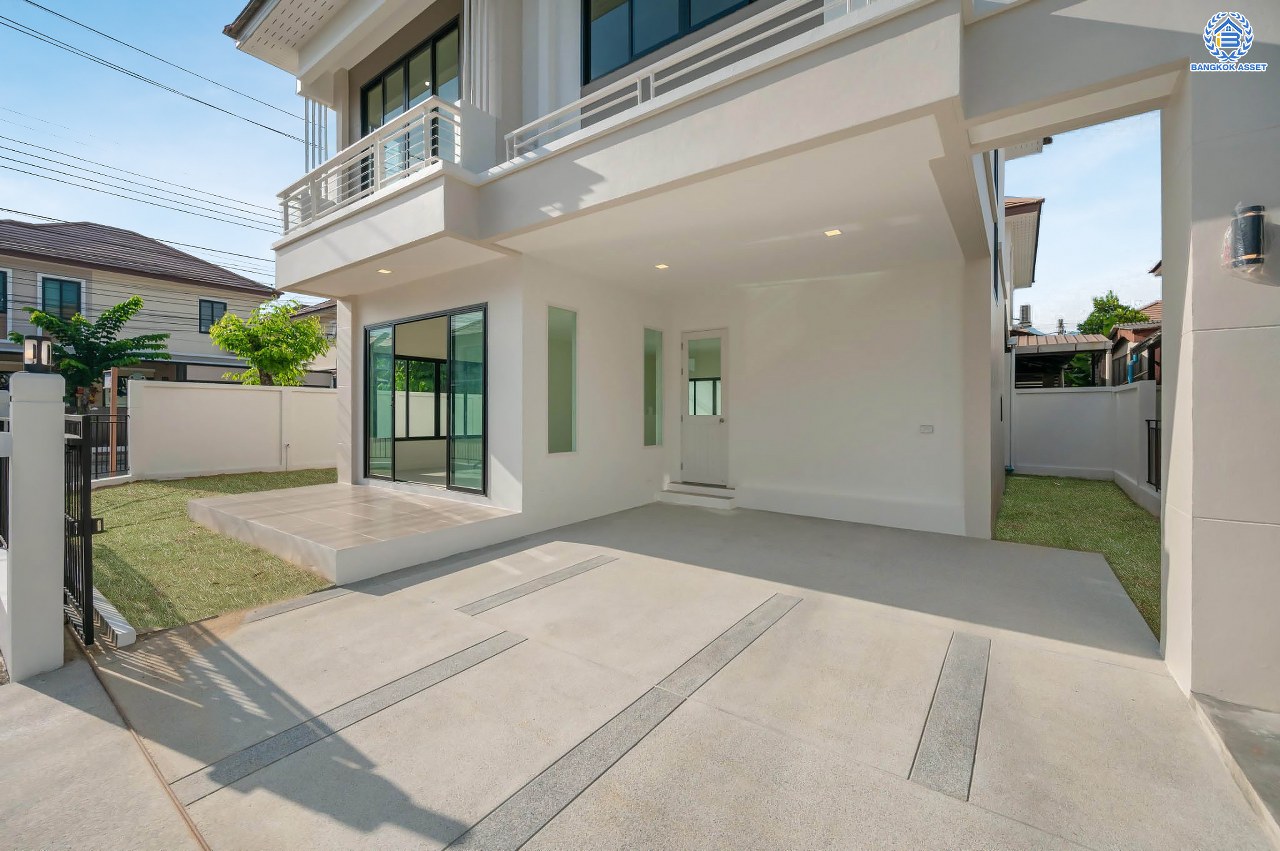 บ้านมือสองตกแต่งใหม่ โครงการ รติรมย์ ฟิฟท์ ราชพฤกษ์-ปิ่นเกล้า หลังมุม เนื้อที่ 57.5 ตร.ว. ฟังก์ชัน 3 ห้องนอน 3 ห้องน้ำ 2 ที่จอดรถ บรรยากาศเป็นส่วนตัว บนทำเลยอดนิยม เชื่อมต่อถนนสวนผัก, ถนนราชพฤกษ์, ถนนบางกรวย-ไทรน้อย ใกล้เซ็นทรัลเวสต์วิลล์ และจุดขึ้นทางด่วน "ศรีรัช"